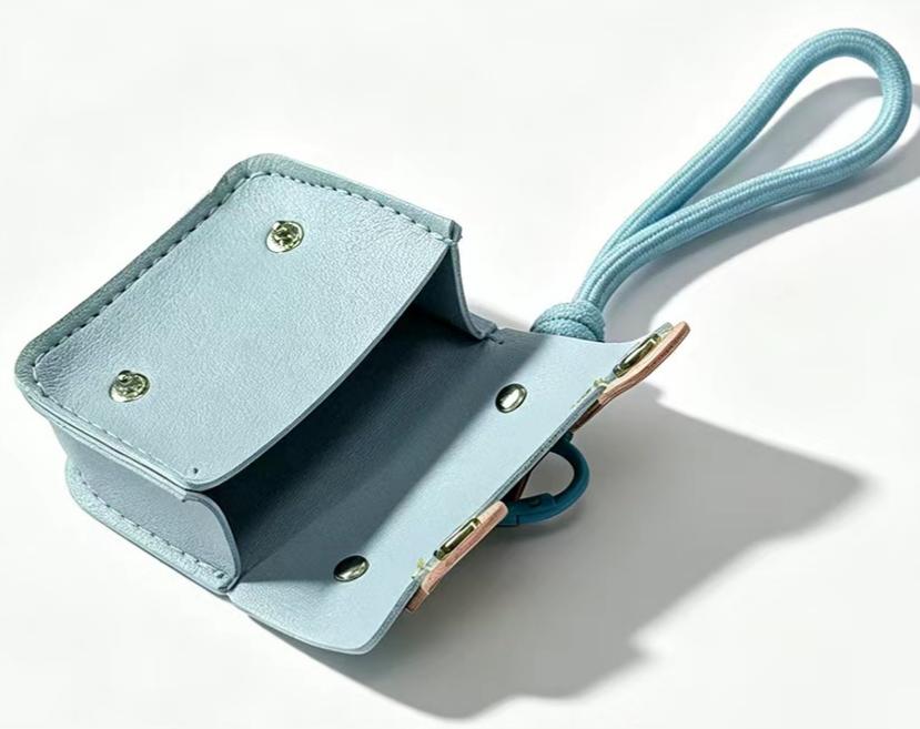 Flip-top earphone case