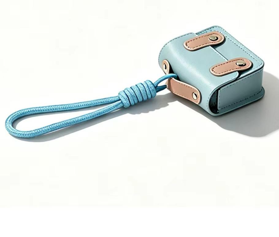 Flip-top earphone case